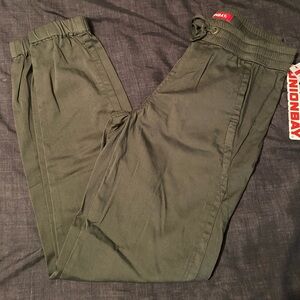 Unionbay Fatigue Green Lady’s Drawstring Jogger Pants.  X Small
